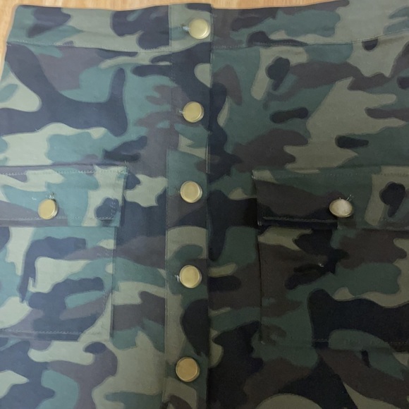 Windsor Chico/S Super Cute with 5 button front closure - Picture 3 of 10